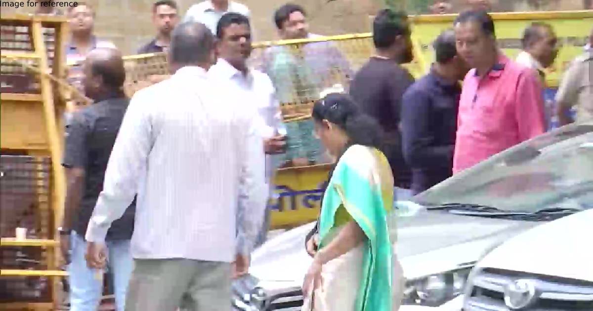 Patra Chawl land scam case: Sanjay Raut's wife Varsha Raut reaches ED office in Mumbai